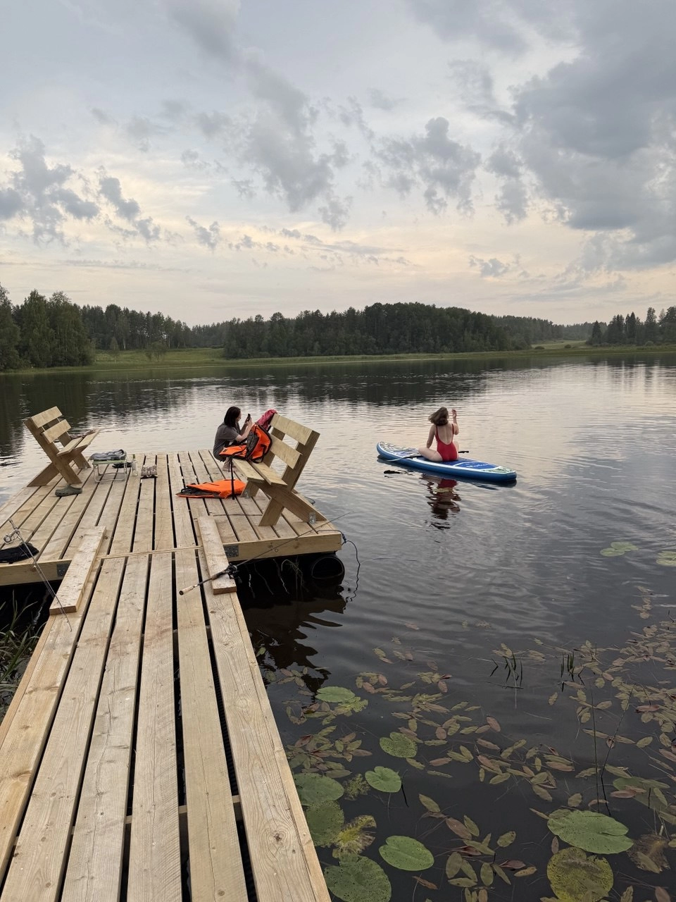 Фото SUP-доски, вёсельные лодки, лодка с мотором.
